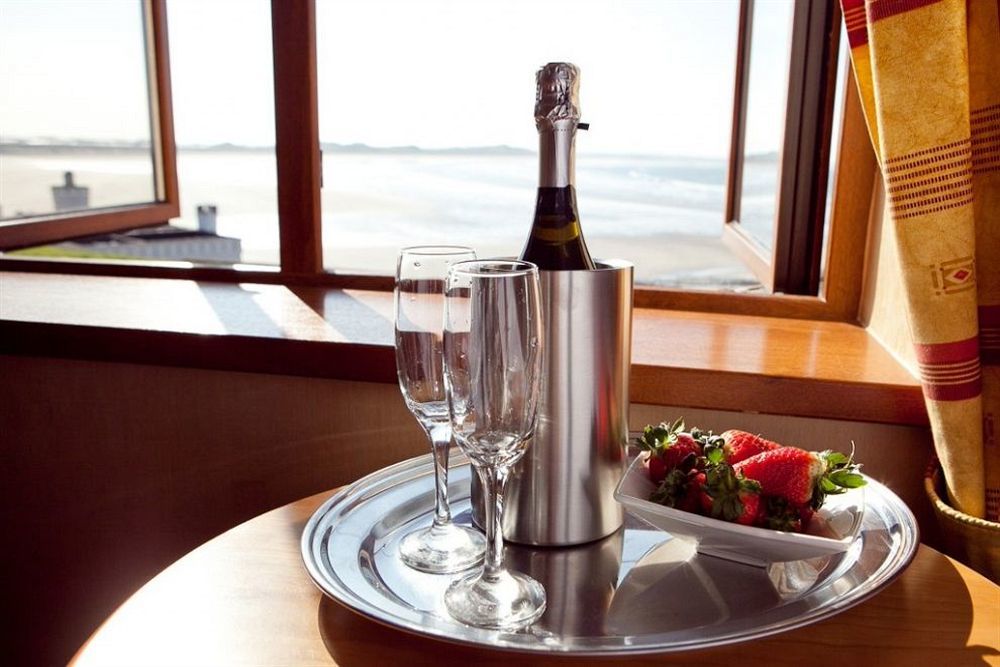 ホテル Waterfront House & Restaurant エニスクロン エクステリア 写真