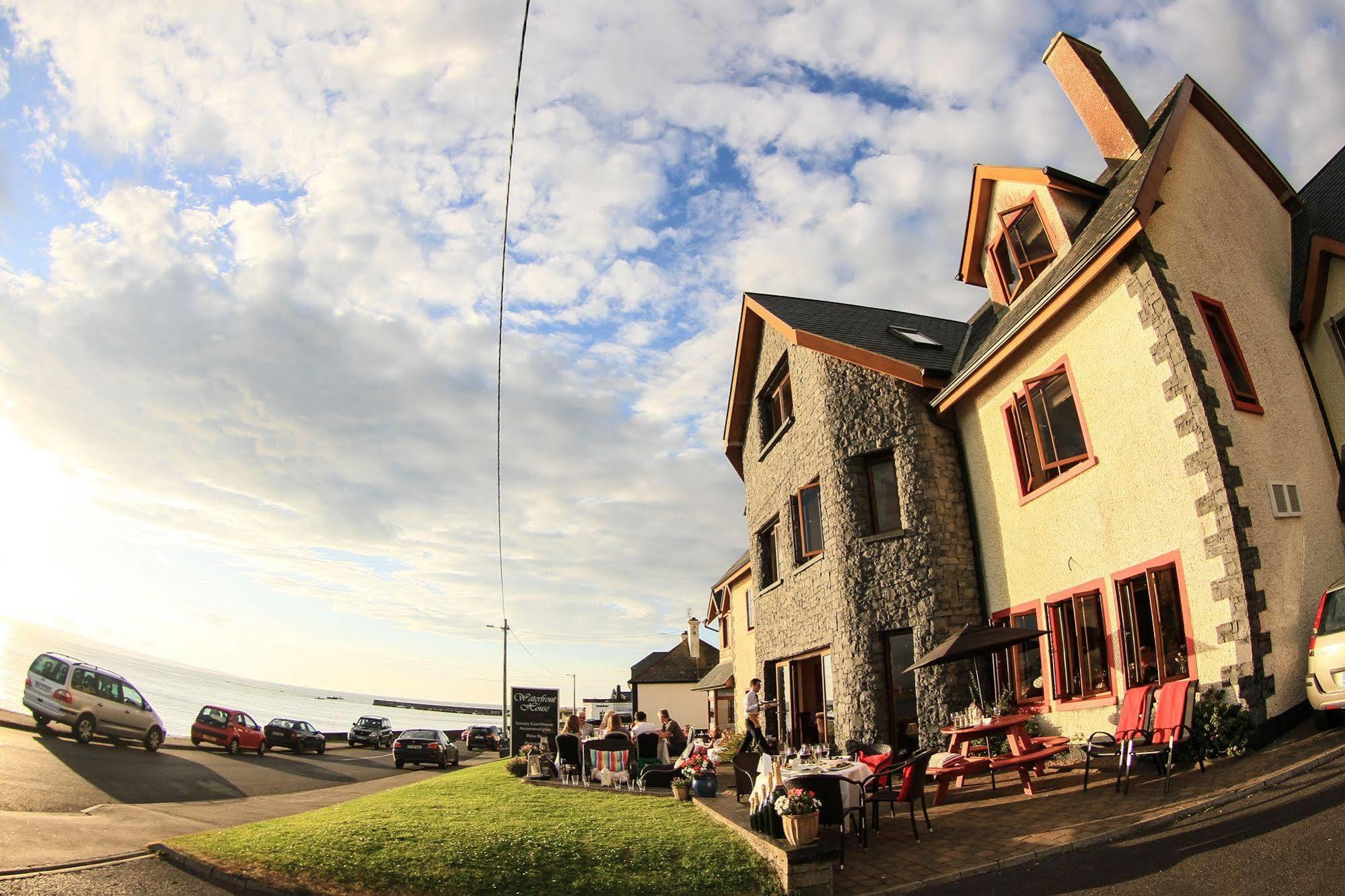 ホテル Waterfront House & Restaurant エニスクロン エクステリア 写真